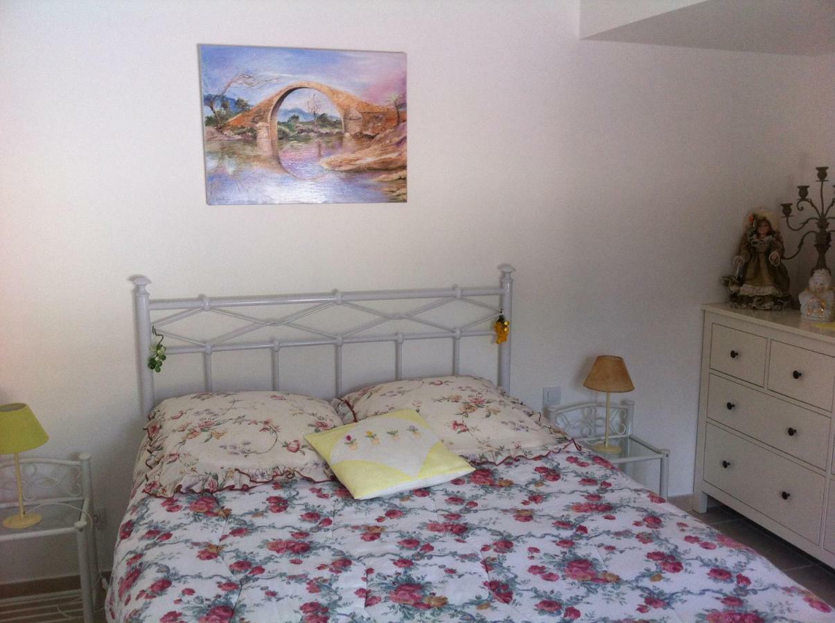 Les Cigales Des Pres Appartement Aups Kültér fotó